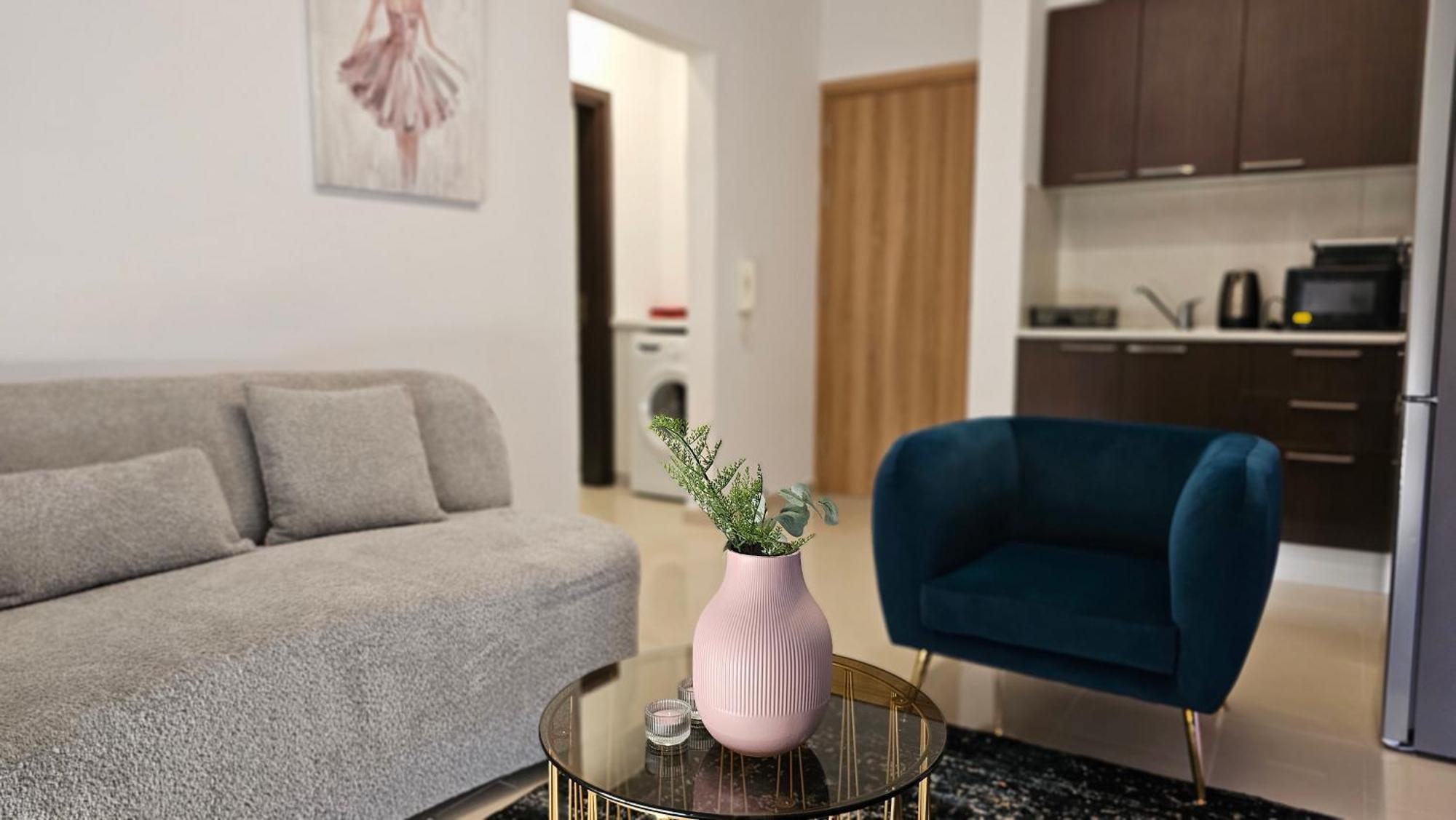 Stay Cosmo City Suites Nikosia Exterior foto